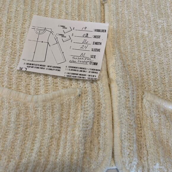 Tunic length button down cardigan.  Pearl buttons. front pockets szM Susan Ess - Picture 4 of 10